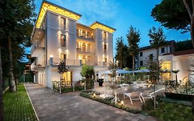 Elegance Riccione Aparthotel Exterior photo