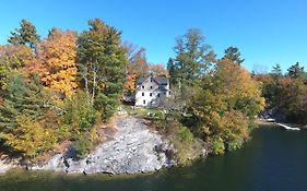 Lakehouse Inn Lee Exterior photo