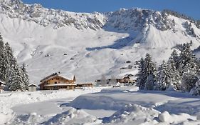 Les Roches 1500 Hotel Mieussy Exterior photo