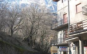 Hotel Casale Isola del Gran Sasso dʼItalia Exterior photo