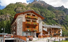 Hotel Lo Scoiattolo Gressoney-la-Trinité Exterior photo