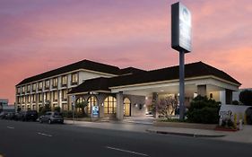 Best Western Norwalk Inn Exterior photo