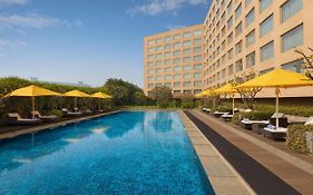 Courtyard By Marriott Mumbai International Airport Hotel Exterior photo