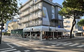 Hotel Trovatore Lido di Jesolo Exterior photo