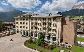 Grand Hotel Savoia Cortina D'Ampezzo, A Radisson Collection Hotel Exterior photo