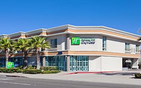 Holiday Inn Express Newport Beach, An Ihg Hotel Exterior photo