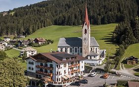 Hotel Kirchenwirt Dobbiaco Exterior photo