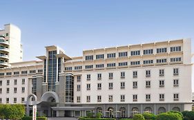 Movenpick Hotel & Apartments Bur Dubaj Exterior photo