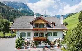 Gasthof Albergo Dolomiten Braies  Exterior photo