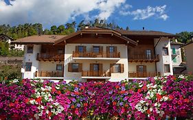 Garni Manuela Hotel Cavalese Exterior photo