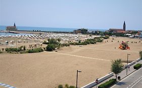 Hotel Delfino Caorle Exterior photo