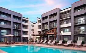 Courtyard By Marriott Phoenix Airport Exterior photo