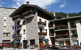 Hotel Al Caminetto Valtournenche Exterior photo