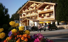 Monti Pallidi B&B Apartments Corvara In Badia Exterior photo