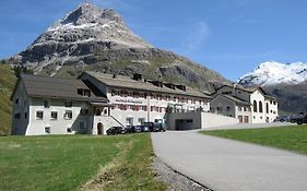 Gasthaus & Hotel Berninahaus Pontresina Exterior photo