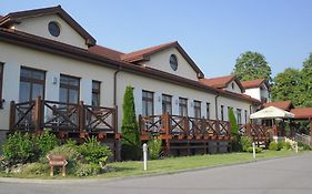 Red Deer Hotel Breznóbánya Exterior photo