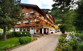 Hotel Hell Ortisei Exterior photo