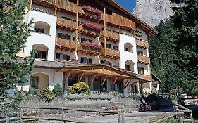 Hotel Jolanda San Martino Di Castrozza Exterior photo