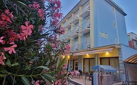 Hotel Clara Rimini 30M From The Beach Exterior photo