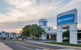 Wyndham Riverfront Hotel Little Rock Exterior photo