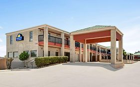 Days Inn By Wyndham San Antonio Near Fiesta Park Exterior photo