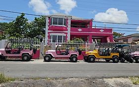 Da Pink And White Palace Hostel Nassau Exterior photo