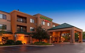 Courtyard By Marriott Traverse City Hotel Exterior photo