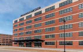 Courtyard By Marriott Waterloo Cedar Falls Hotel Exterior photo