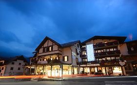 Hotel Margherita San Martino Di Castrozza Exterior photo