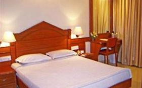 Hotel Nandhini - Minerva Circle Bengaluru Room photo