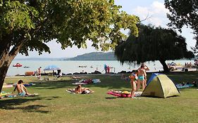 Happy Camp Mobile Homes In Balatontourist Fured Camping & Bungalows Balatonfüred Exterior photo