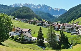 Garni Neidia Panzió Selva di Val Gardena Exterior photo