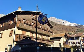 Hotel Piccolo Mondo Bormio Exterior photo