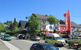 Land-Gut-Hotel Zur Burg Nurburg Exterior photo