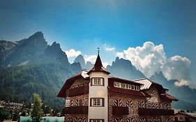 Historic Residence Madonna San Martino Di Castrozza Exterior photo