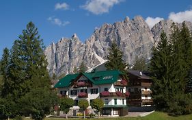 Hotel Oasi Cortina dʼAmpezzo Exterior photo
