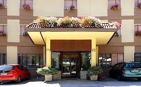 Family Hotel Como Rivisondoli Exterior photo