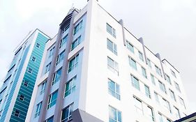 Swiss Hotel Apartment Kuala Belait Exterior photo