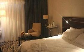 Ramada Hotel & Suites Ammán Room photo