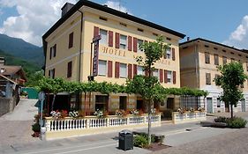 Hotel Vittoria Levico Terme Exterior photo