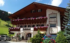 Garni Rubens B&B Selva di Val Gardena Exterior photo