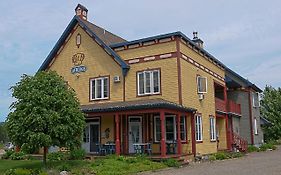 Auberge Le Voyageur Mont-Tremblant Exterior photo