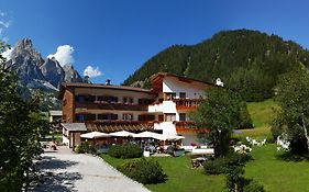 Garni Raetia Hotel Corvara In Badia Exterior photo