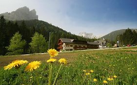 Steinerhof Hotel Braies  Exterior photo