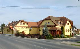 Berki Vendéglő és Hotel Körmend Exterior photo