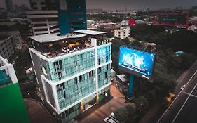 Zazz Urban Bangkok Hotel Exterior photo