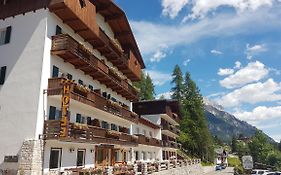 Hotel Des Alpes Cortina dʼAmpezzo Exterior photo