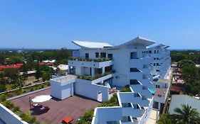 The Streamliner Hotel Apartment Toamasina Exterior photo