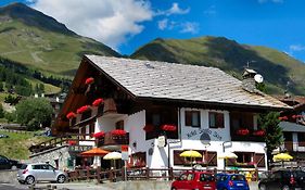 Santa San Hotel Champoluc Exterior photo