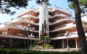 Residence Crystal Palace Milano Marittima Exterior photo